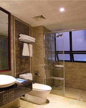 Zhangjiajie Fulante Tianmenjun Boutique Hotel (Hourong Food Street 72 Wonder Tower) 2*