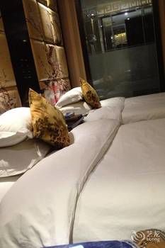 Zhangjiajie Fulante Tianmenjun Boutique Hotel (Hourong Food Street 72 Wonder Tower) 2*