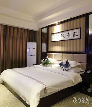 Zhangjiajie Fulante Tianmenjun Boutique Hotel (Hourong Food Street 72 Wonder Tower) 2*