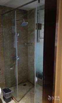 Zhangjiajie Fulante Tianmenjun Boutique Hotel (Hourong Food Street 72 Wonder Tower) 2*