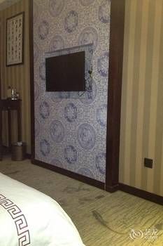 Zhangjiajie Fulante Tianmenjun Boutique Hotel (Hourong Food Street 72 Wonder Tower) 2*