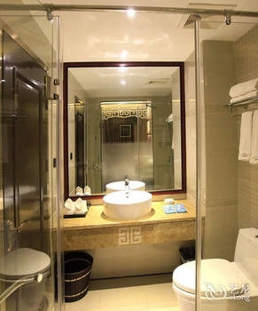 Zhangjiajie Fulante Tianmenjun Boutique Hotel (Hourong Food Street 72 Wonder Tower) 2*