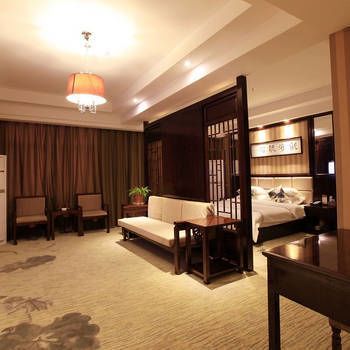 Zhangjiajie Fulante Tianmenjun Boutique Hotel (Hourong Food Street 72 Wonder Tower) 2*