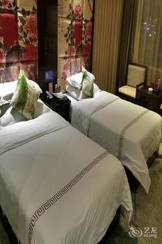 Zhangjiajie Fulante Tianmenjun Boutique Hotel (Hourong Food Street 72 Wonder Tower) 2*