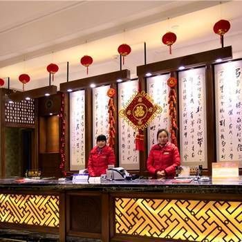 Zhangjiajie Fulante Tianmenjun Boutique Hotel (Hourong Food Street 72 Wonder Tower) 2*