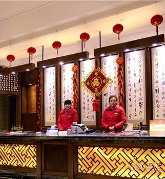Zhangjiajie Fulante Tianmenjun Boutique Hotel (Hourong Food Street 72 Wonder Tower) 2*
