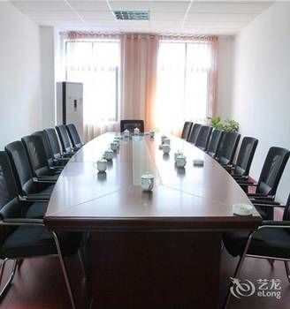 Zhangjiajie Fulante Tianmenjun Boutique Hotel (Hourong Food Street 72 Wonder Tower) 2*