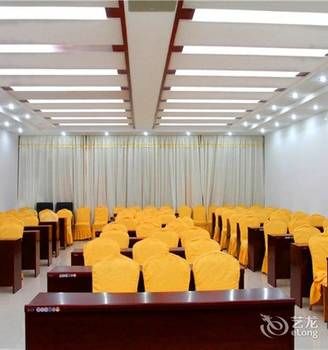 Zhangjiajie Fulante Tianmenjun Boutique Hotel (Hourong Food Street 72 Wonder Tower) 2*