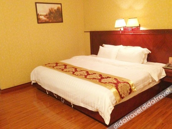 Ejura Hotel (Guangzhou North Station Branch) 3*