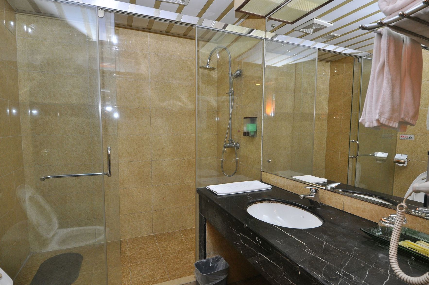 Ejura Hotel (Guangzhou North Station Branch) 3*
