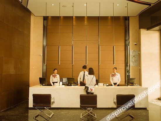 Alice Boutique Hotel (Shenzhen Baoan Honglang North Metro Station) 2*