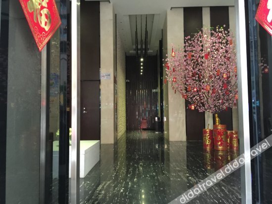 Alice Boutique Hotel (Shenzhen Baoan Honglang North Metro Station) 2*