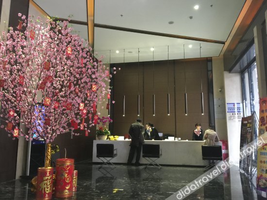 Alice Boutique Hotel (Shenzhen Baoan Honglang North Metro Station) 2*
