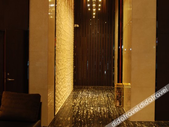 Alice Boutique Hotel (Shenzhen Baoan Honglang North Metro Station) 2*