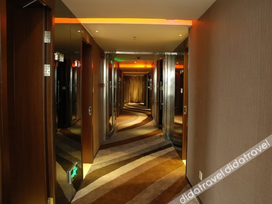 Alice Boutique Hotel (Shenzhen Baoan Honglang North Metro Station) 2*