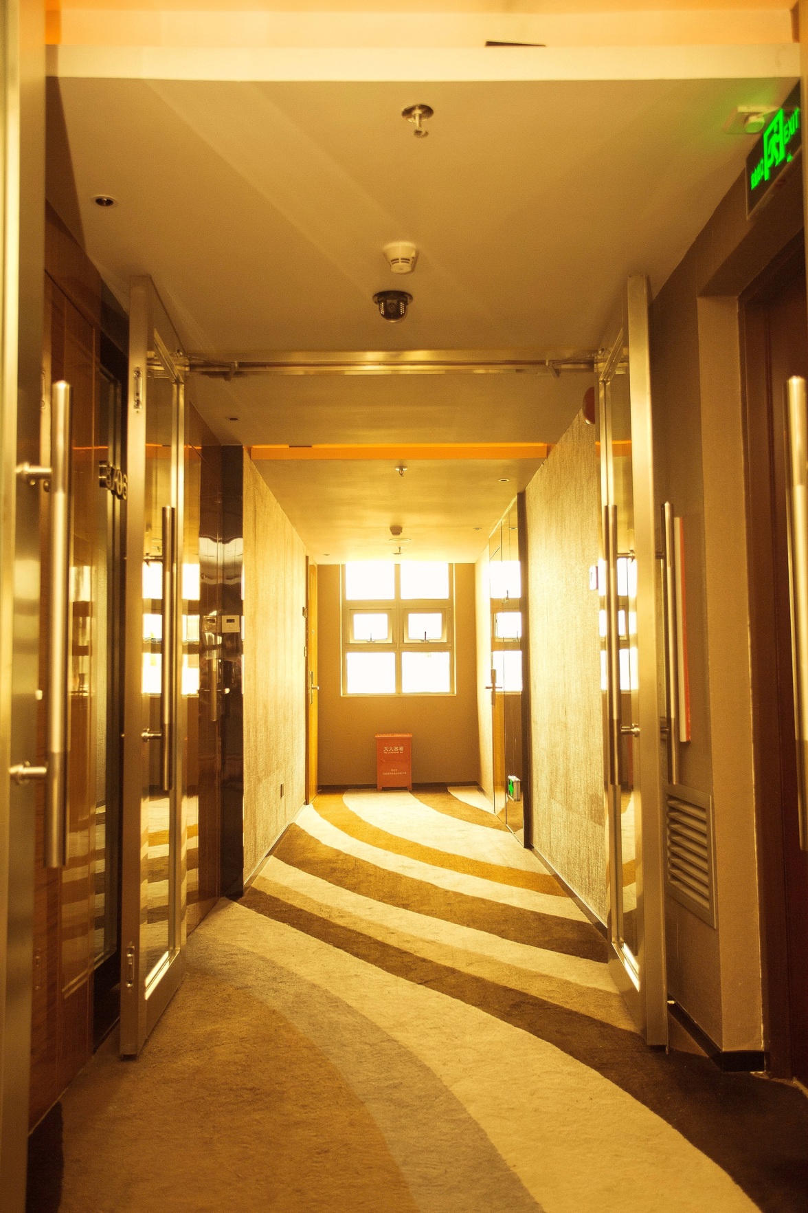 Alice Boutique Hotel (Shenzhen Baoan Honglang North Metro Station) 2*
