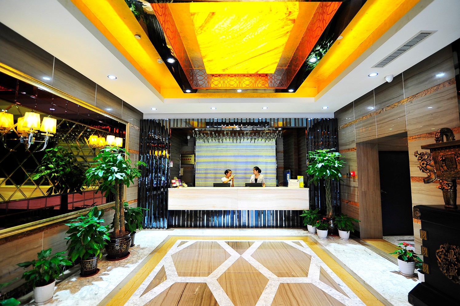 Tianhao Huaxiangcun Hotel 3*