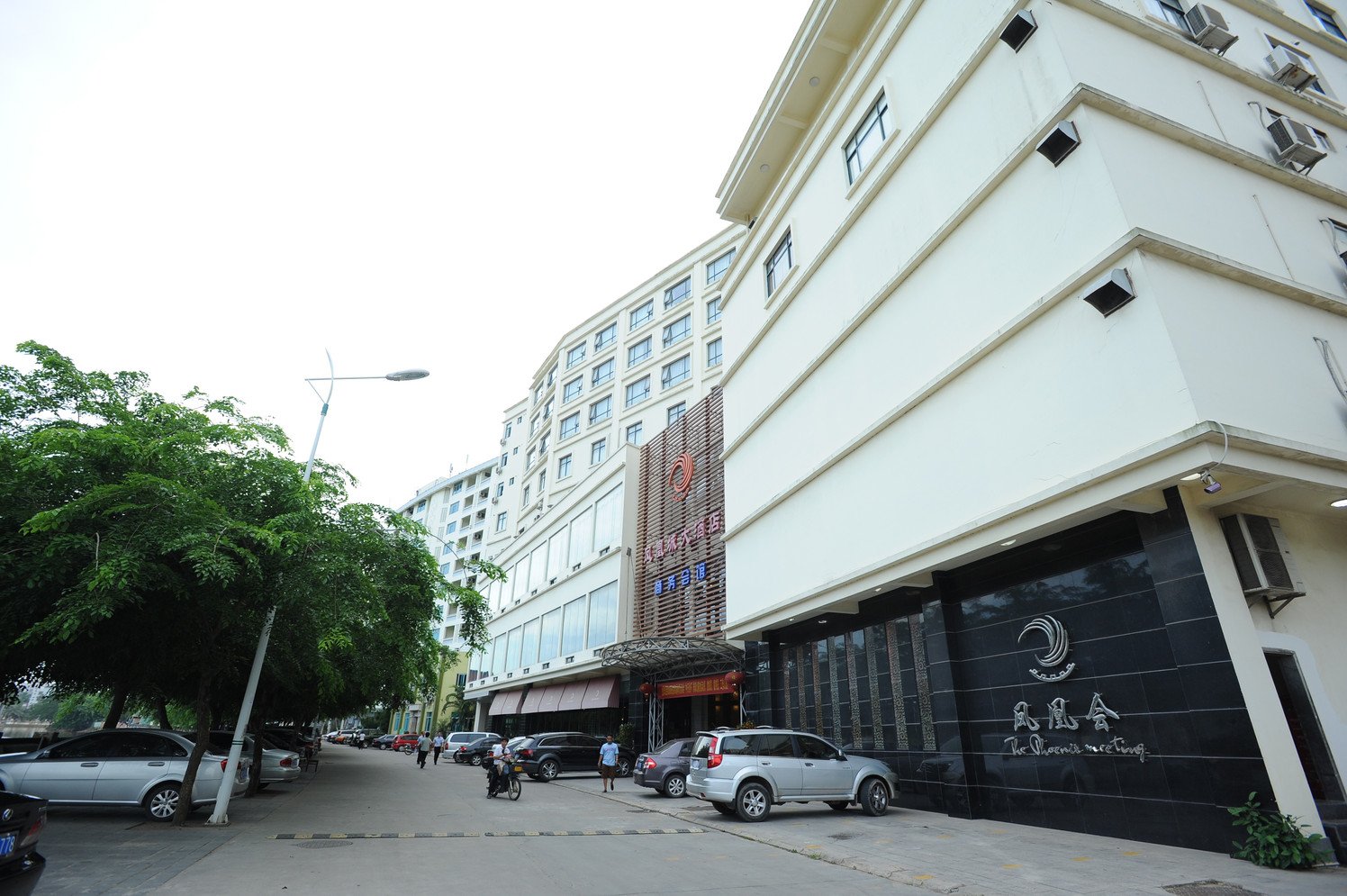 Fenghuangcheng Hotel 3*