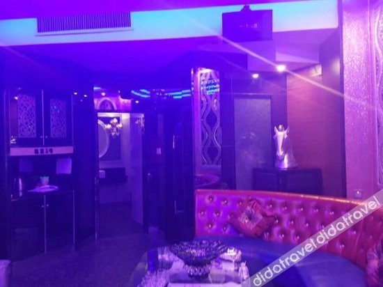 Fenghuangcheng Hotel 3*