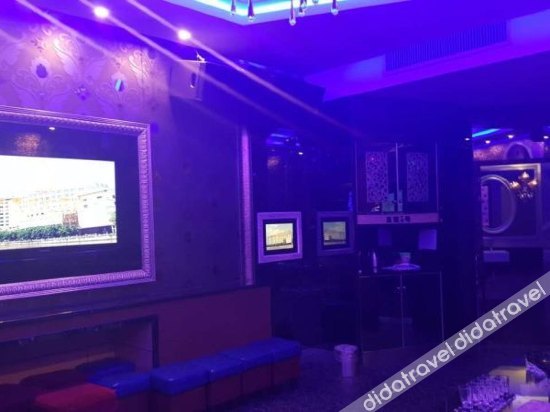 Fenghuangcheng Hotel 3*