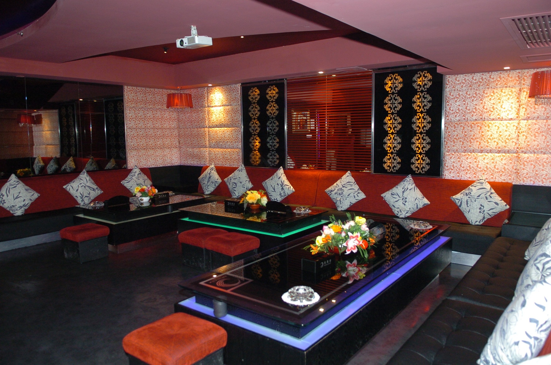 Fenghuangcheng Hotel 3*