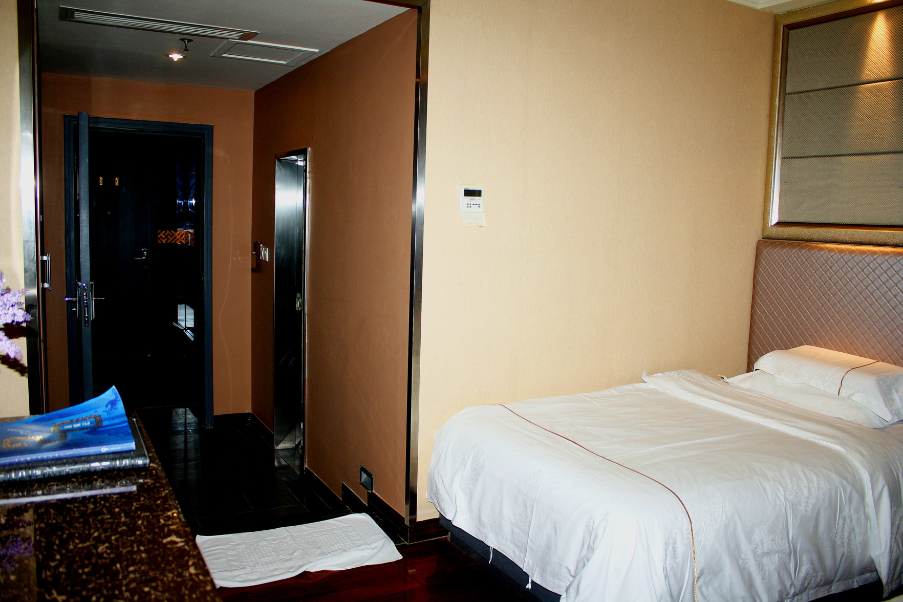 Fenghuangcheng Hotel 3*