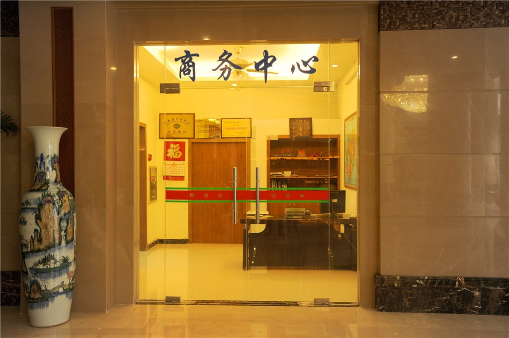 Fenghuangcheng Hotel 3*