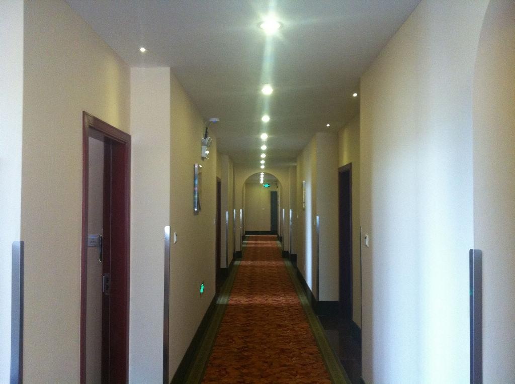 GreenTree Inn Zhixuan (Wuxi Nanchang Street Scenic Area Tongyang Road Store) 2*