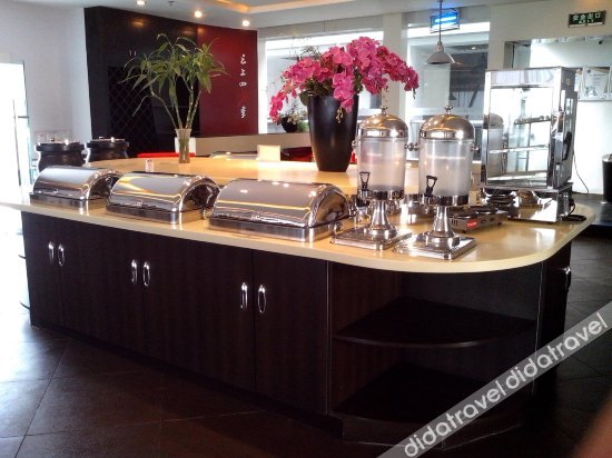 Fairyland Premium Hotel (Kunming Tuodong Sports Center Tangzixiang Metro Station) 3*