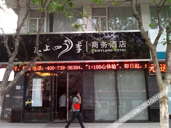 Fairyland Premium Hotel (Kunming Tuodong Sports Center Tangzixiang Metro Station) 3*
