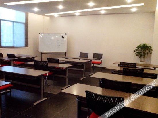 Fairyland Premium Hotel (Kunming Tuodong Sports Center Tangzixiang Metro Station) 3*