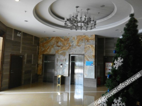 Baoshi Hotel 3*