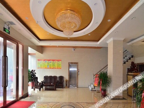 Homeinn Selected Hotel (Baotou East Station Airport) 3*