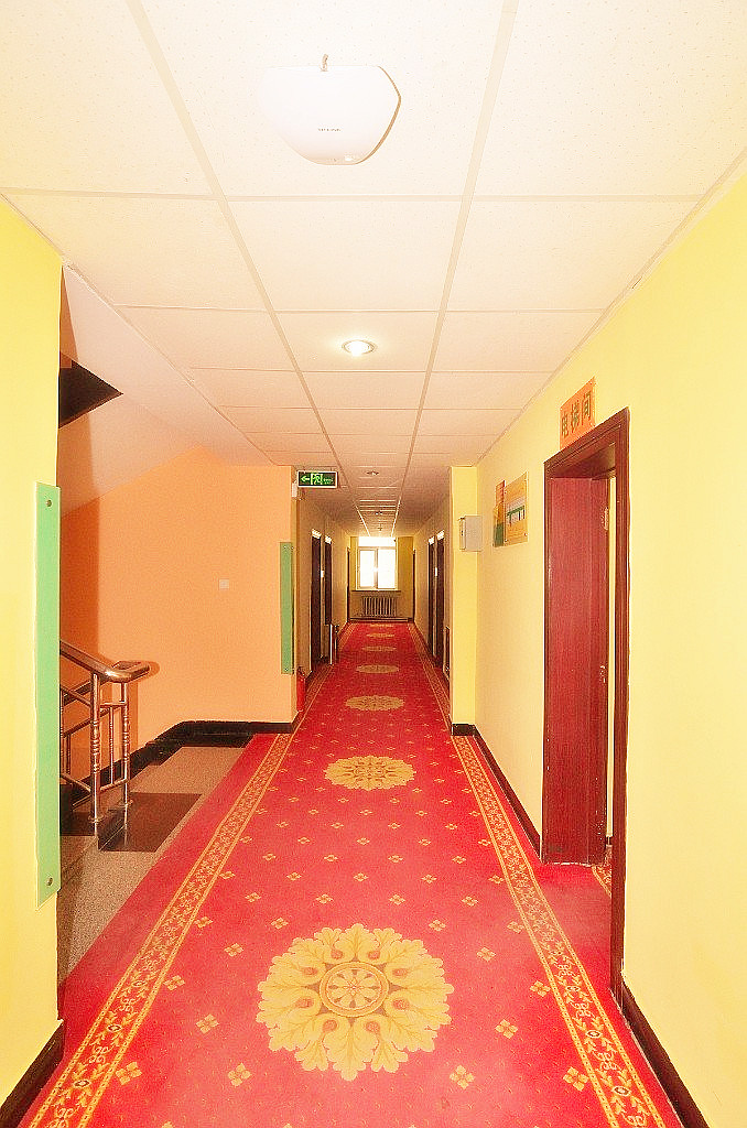 Homeinn Selected Hotel (Baotou East Station Airport) 3*