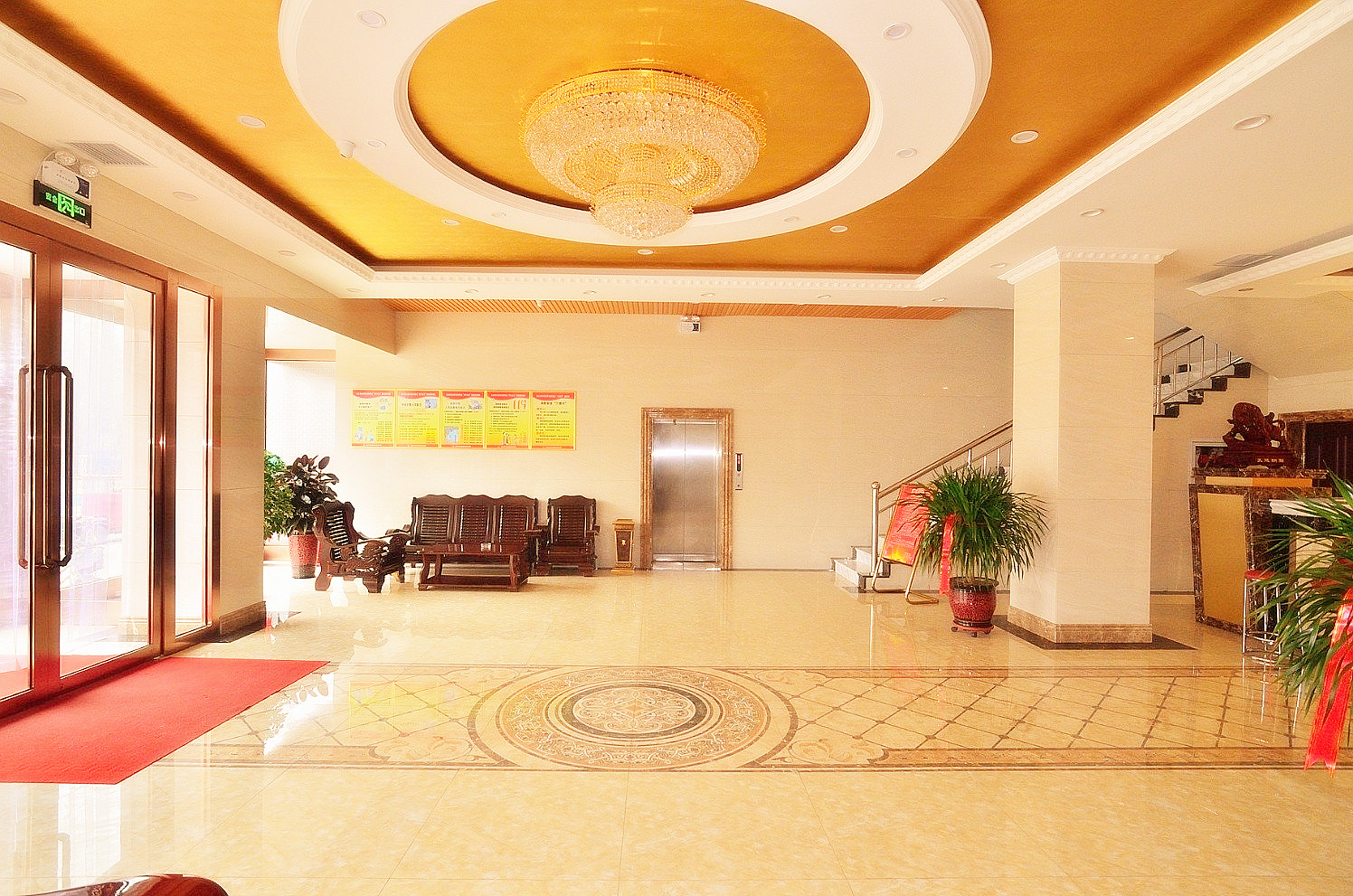Homeinn Selected Hotel (Baotou East Station Airport) 3*