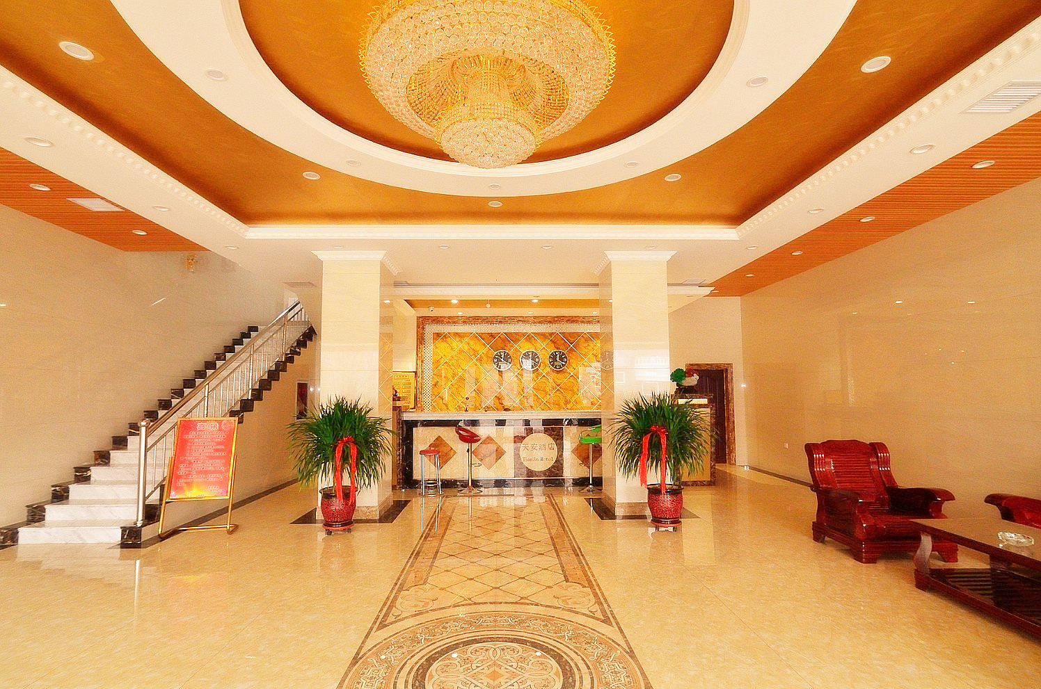 Homeinn Selected Hotel (Baotou East Station Airport) 3*