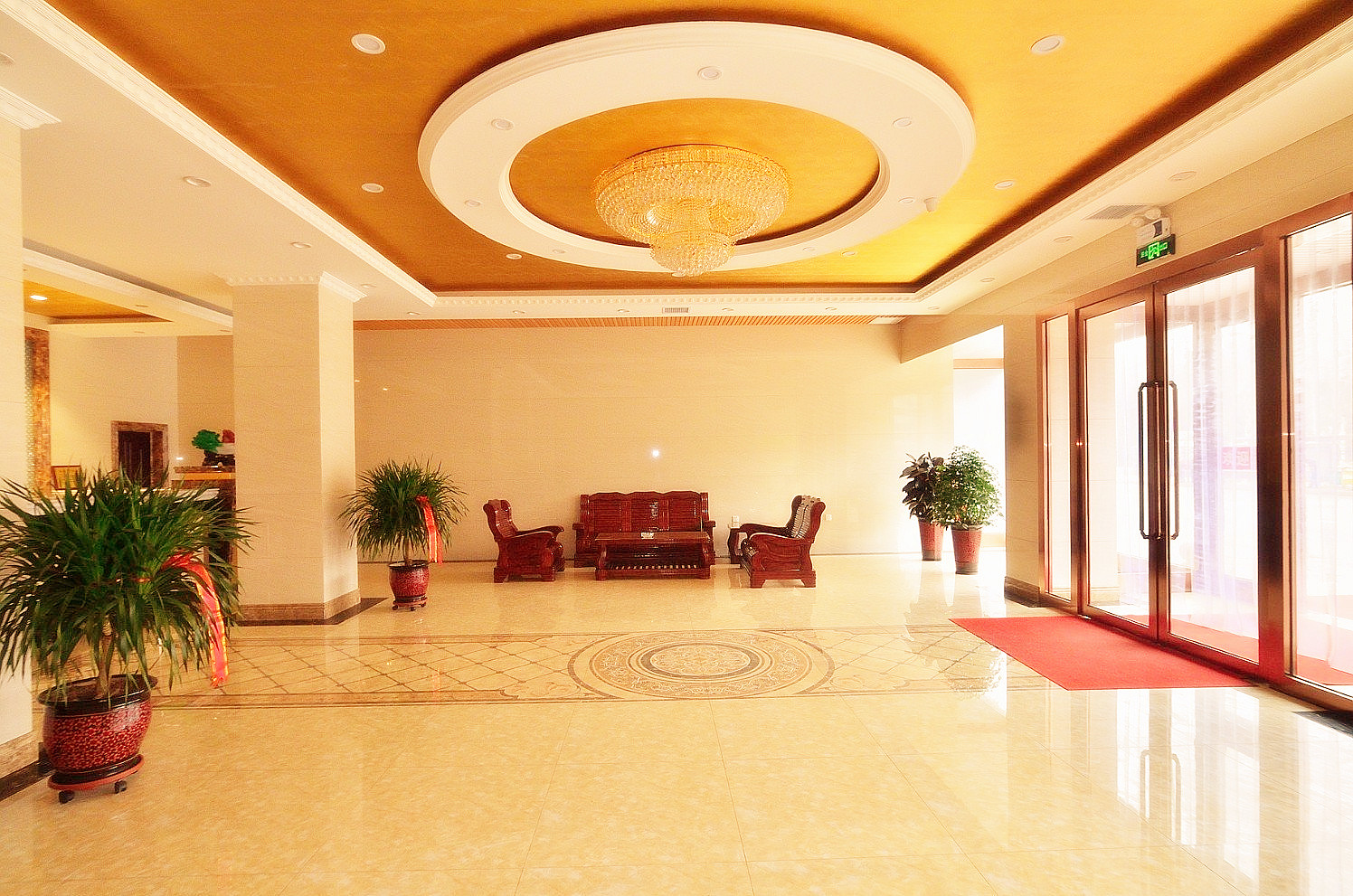 Homeinn Selected Hotel (Baotou East Station Airport) 3*