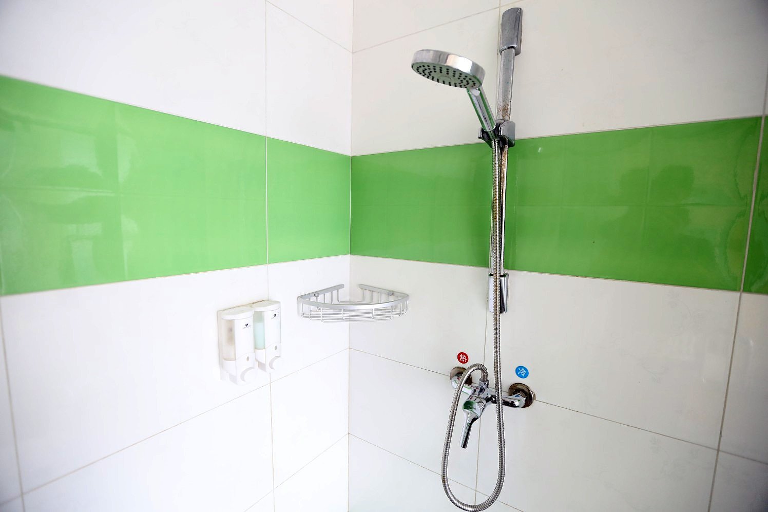 7 Days Premium Hotel (Jinan Shanda Second Hospital Red Star Macalline Shandong No.1) 2*