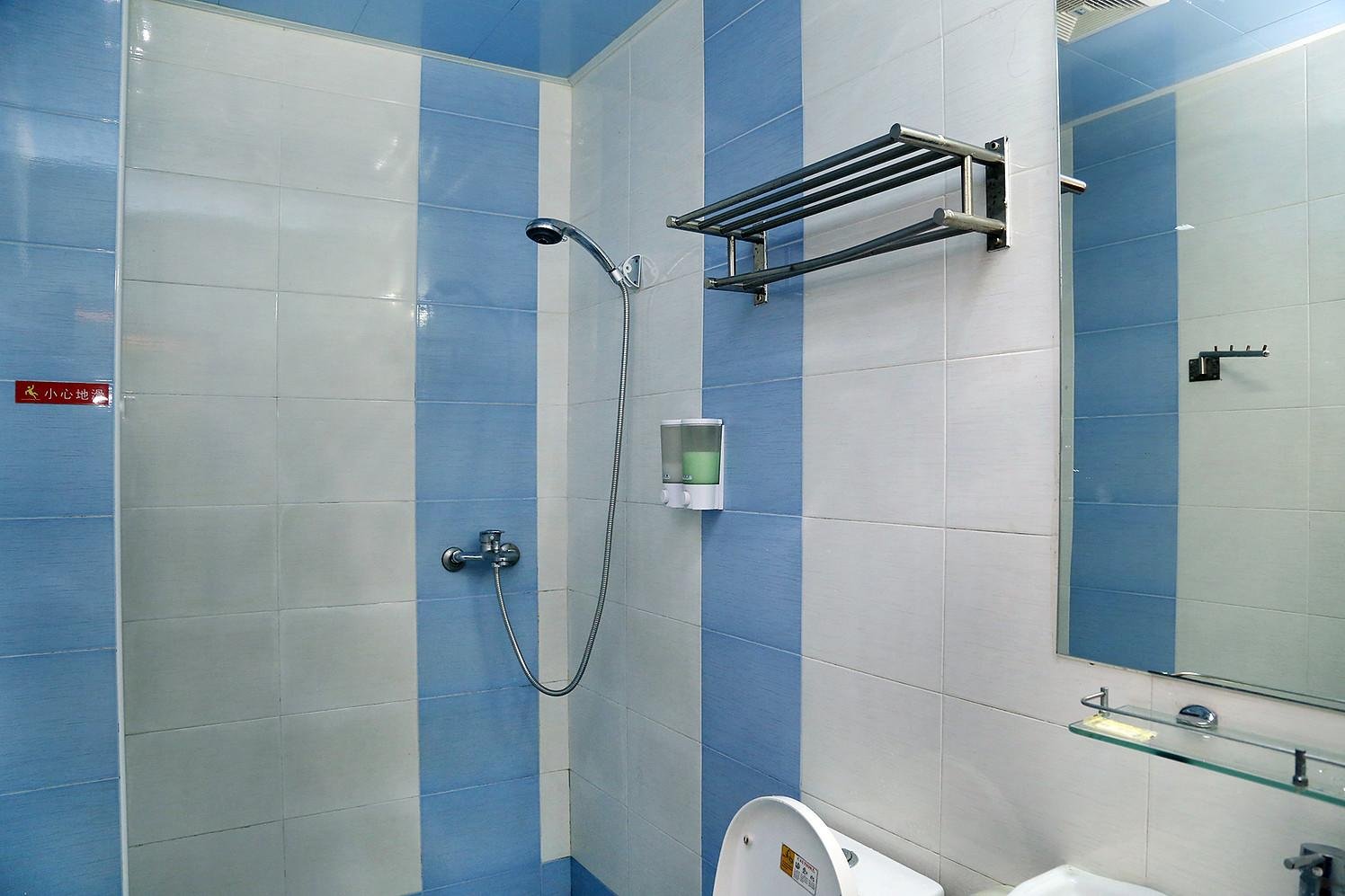 Huaxing Hostel 2*