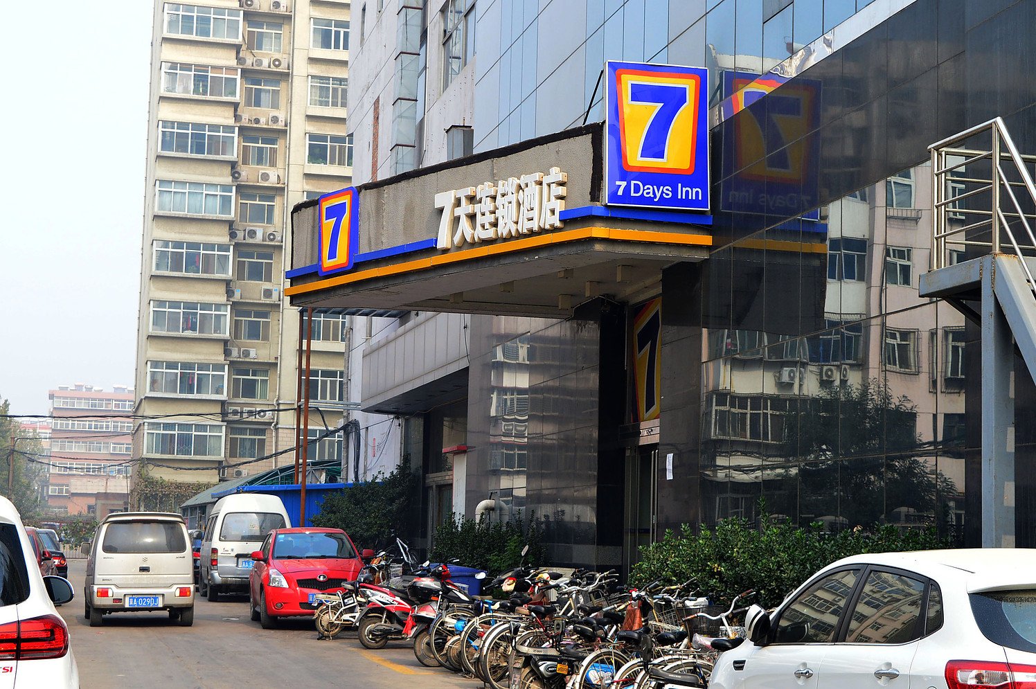 7 Days Premium Hotel (Shijiazhuang Shuishang Park Gaozhu Subway Station) 2*