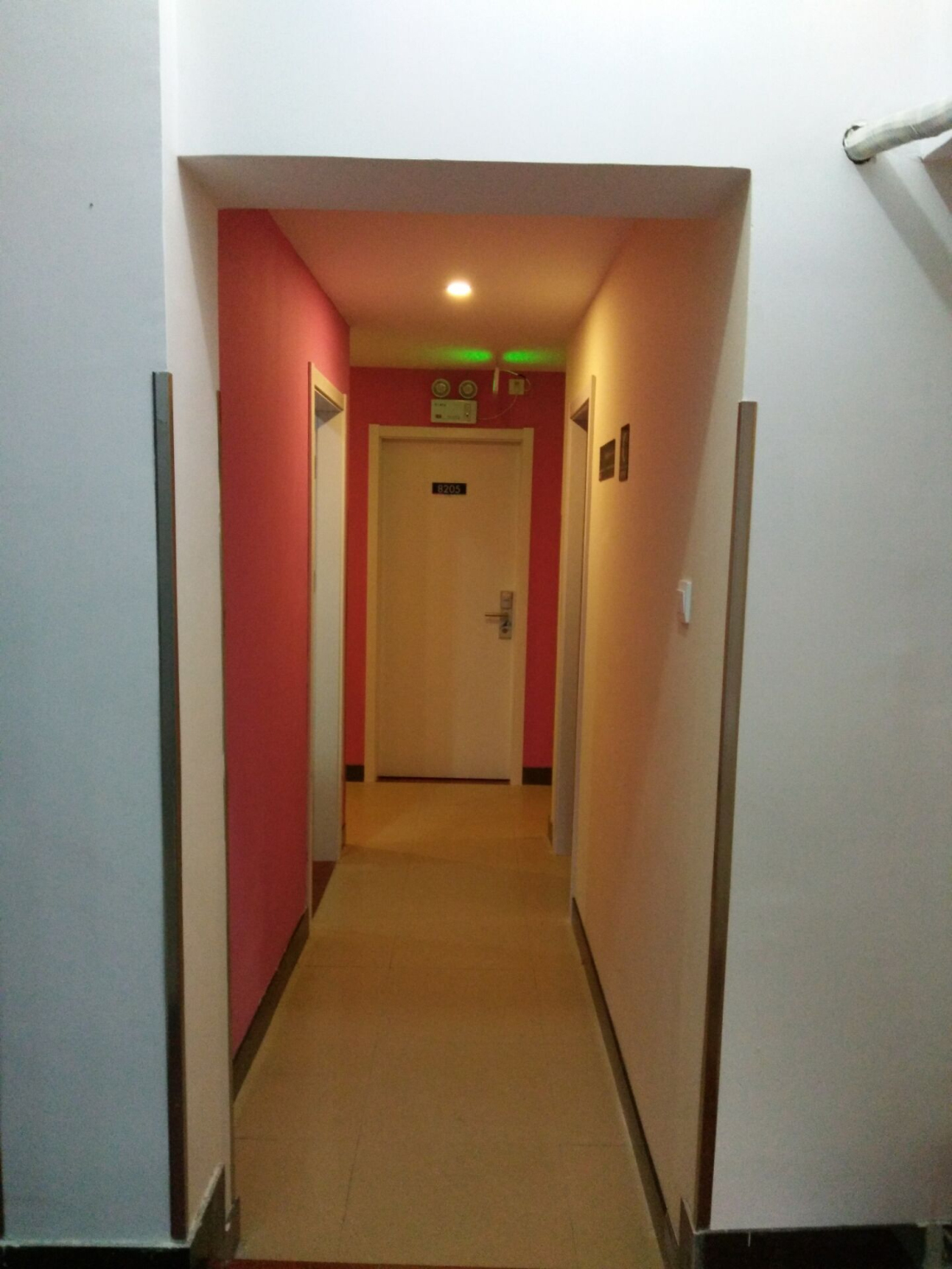 100 Inn (Shanghai Jiangpu Road Metro Station) 2*