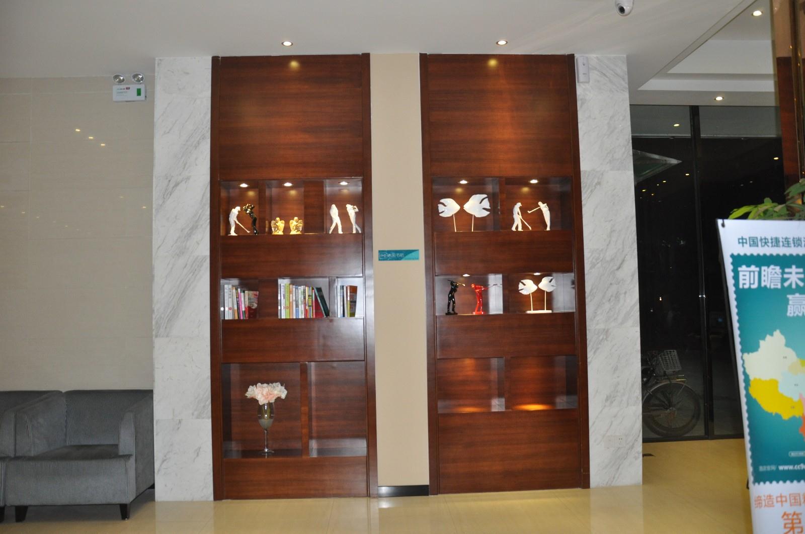 City Comfort Inn Hotel (Shenzhen Pinghu Railway Station China South City) 2*