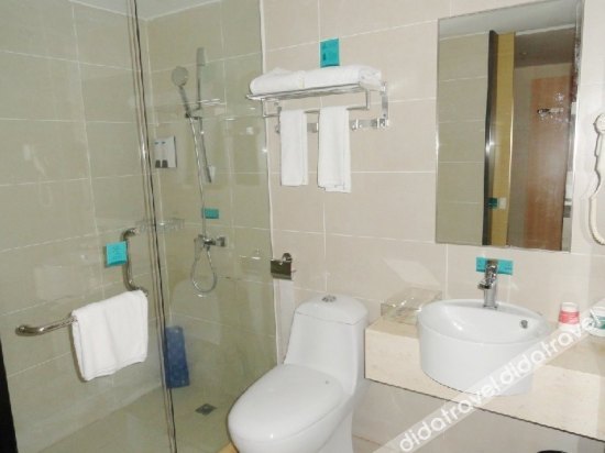 City Comfort Inn Hotel (Shenzhen Pinghu Railway Station China South City) 2*