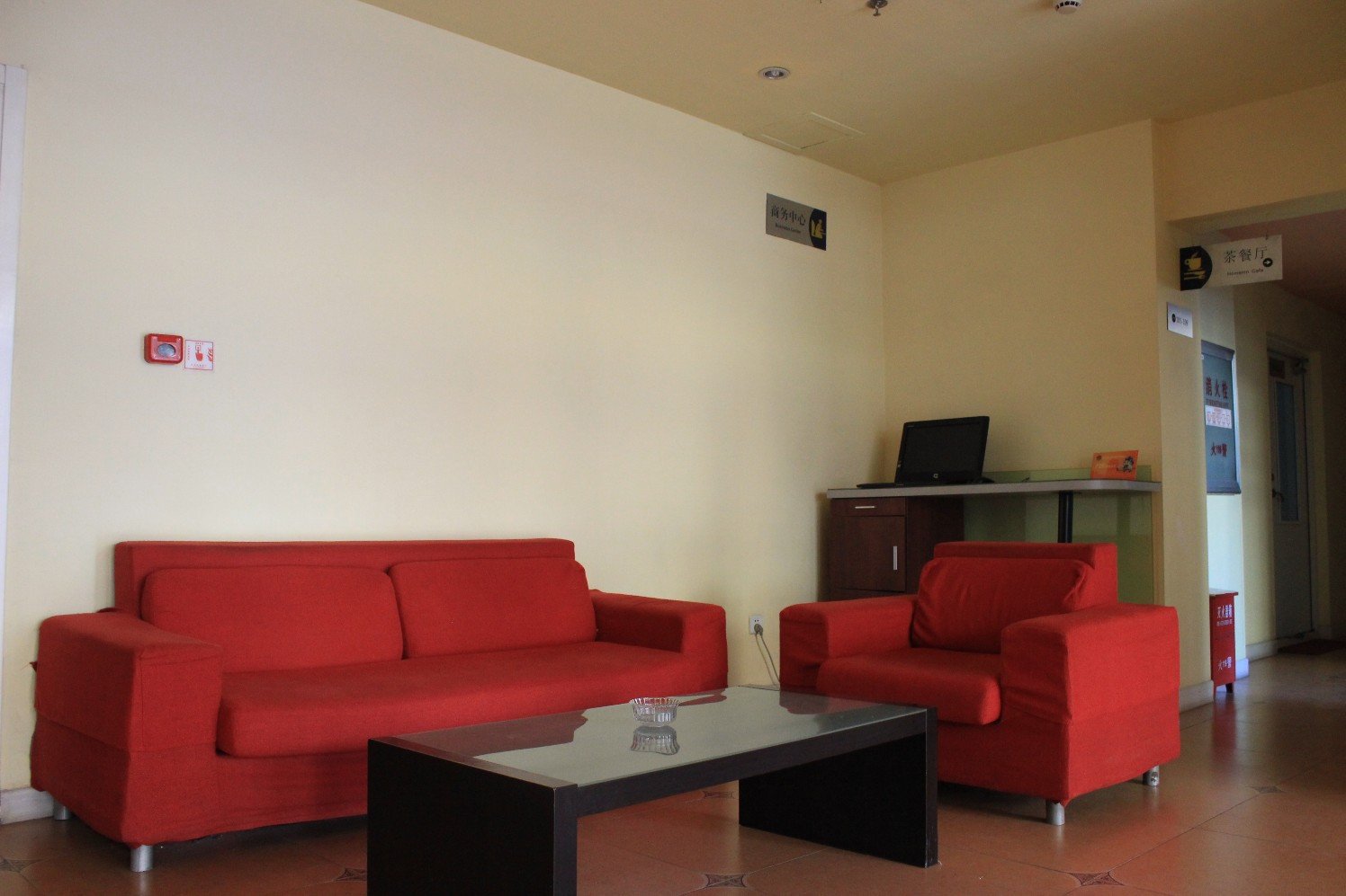 Homeinn Hotel (Shenyang Railway Station West Square Yunfeng North Street Subway Station) 2*