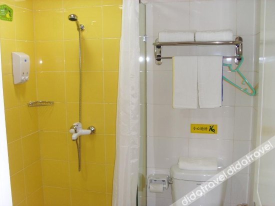 Homeinn Hotel (Shenyang Railway Station West Square Yunfeng North Street Subway Station) 2*