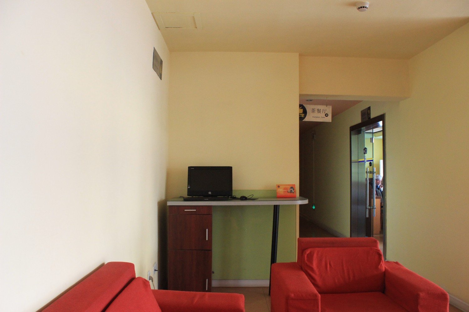 Homeinn Hotel (Shenyang Railway Station West Square Yunfeng North Street Subway Station) 2*