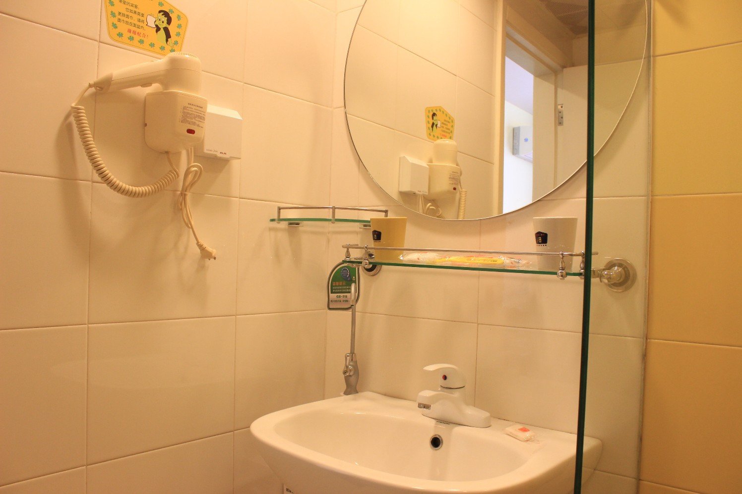 Homeinn Hotel (Shenyang Railway Station West Square Yunfeng North Street Subway Station) 2*