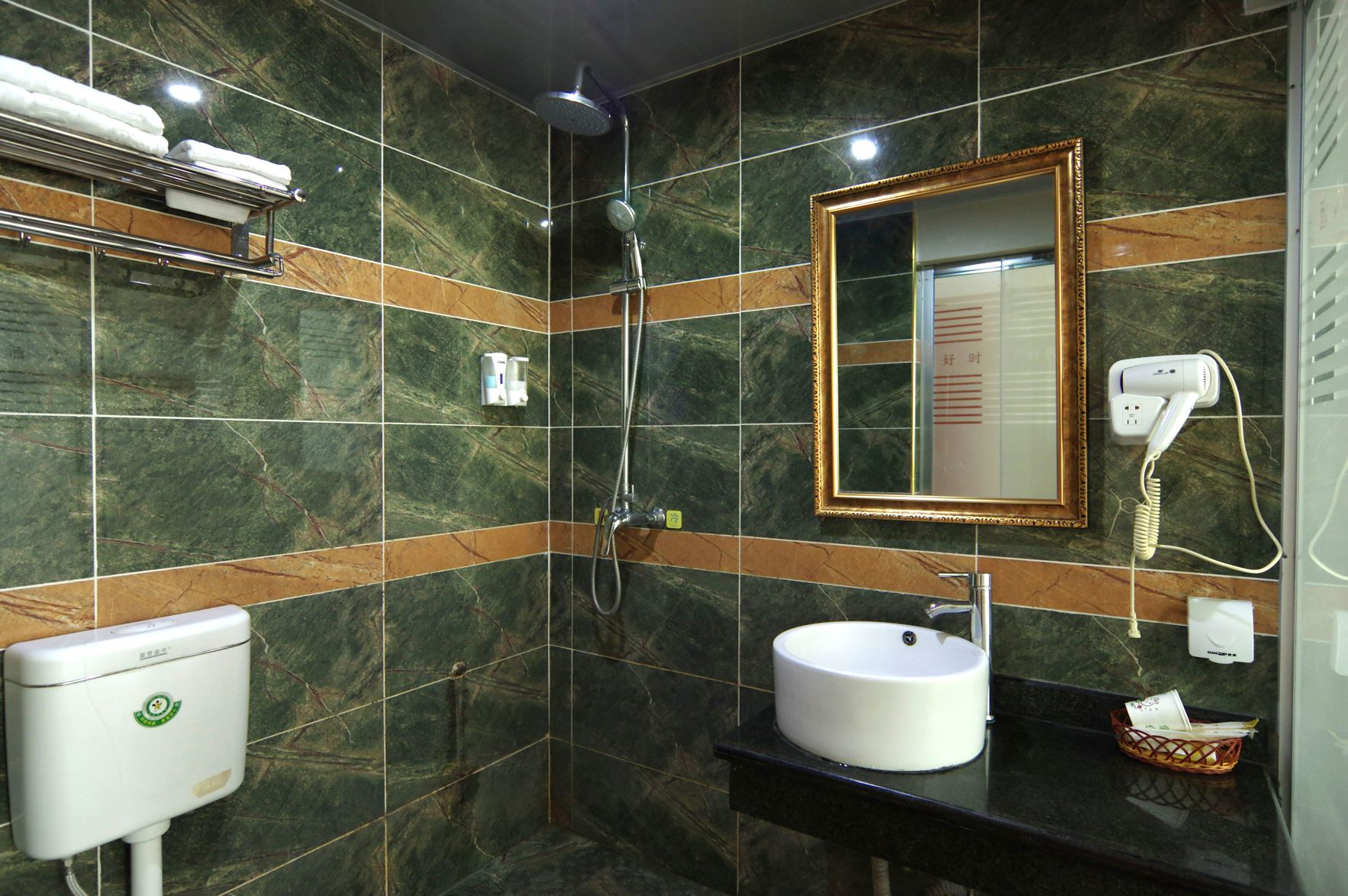 Haoshidai Hotel (Nanning Jiangnan Passenger Station Jinxiang Avenue Subway Station) 2*