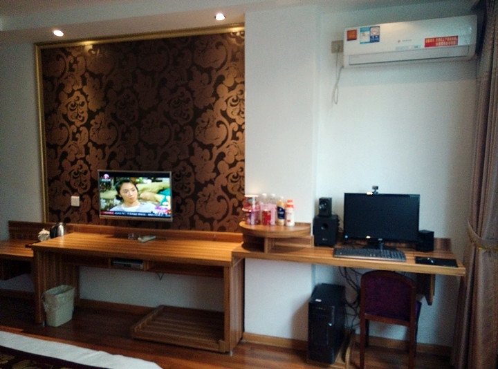 Haoshidai Hotel (Nanning Jiangnan Passenger Station Jinxiang Avenue Subway Station) 2*