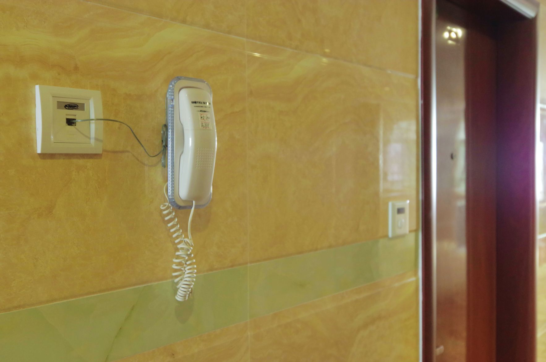 Haoshidai Hotel (Nanning Jiangnan Passenger Station Jinxiang Avenue Subway Station) 2*